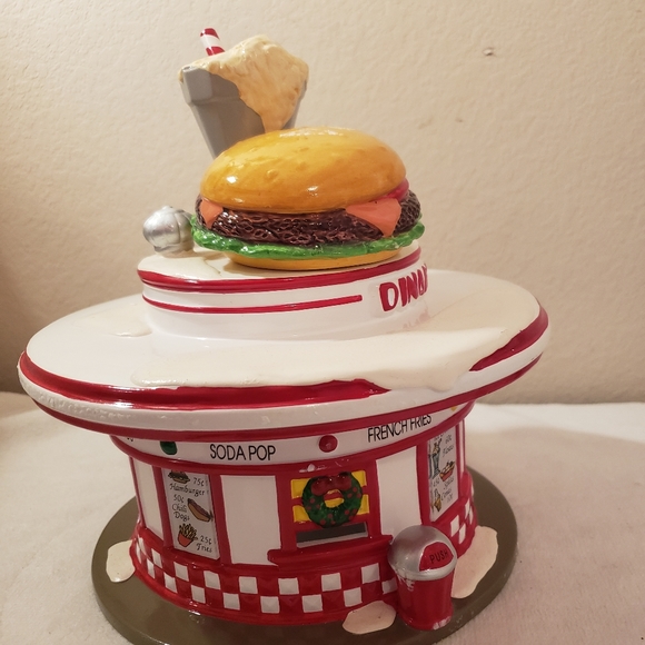 Dept 56: Dinah's Drive In- Snow Village Series;  1993 Retired 1996 - Picture 3 of 10